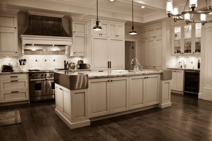 A photograph of the kitchen in a Country Estate built by Surfside construction.