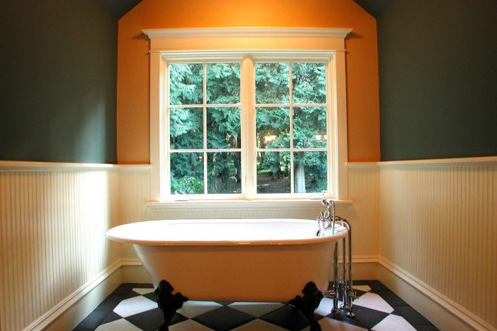 a photo of the pedicel bathtub in the master ensuite of the victorian replica home as built by surfside construction inc.