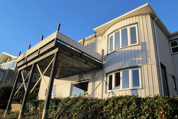 A photo fo the old home still standing on the west beach lot in white rock bc.